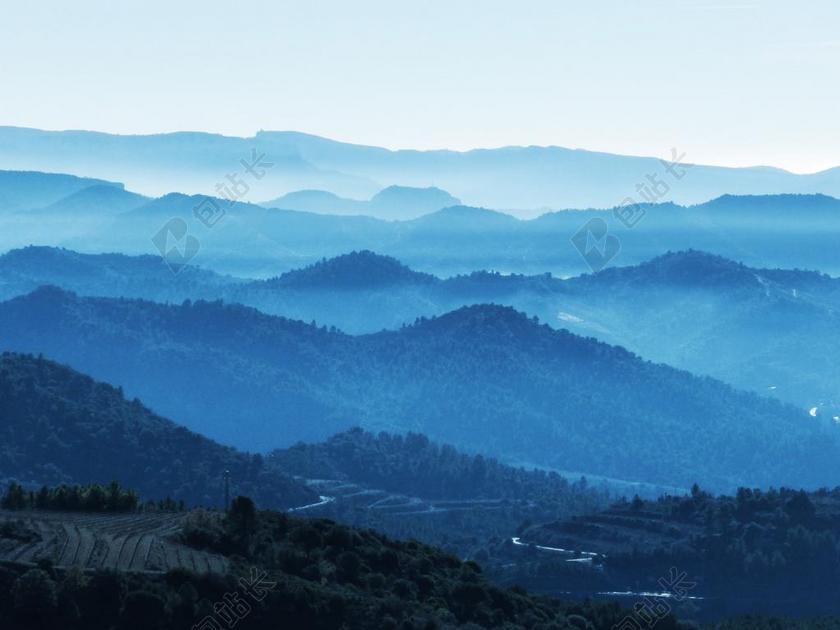 山 雾 层 贝利奥拉特
