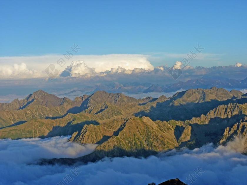 旅游自然比利牛斯南峰背景图片