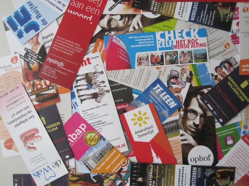 阅读清新乱放的书籍背景图片