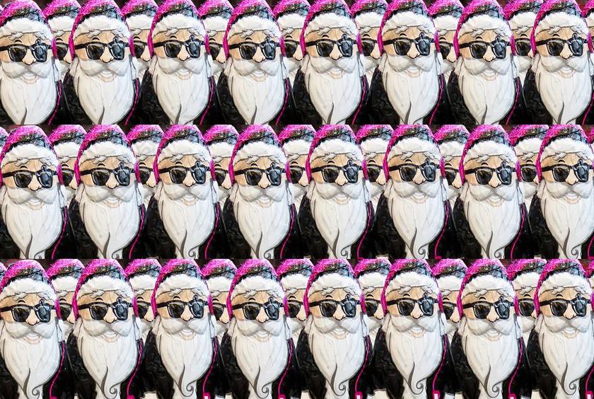 广告时尚重叠的圣诞老人公仔背景图片