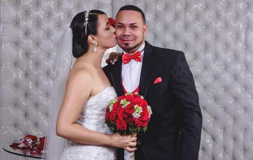 浪漫婚礼接吻背景图片