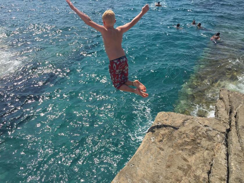 海 悬崖 男孩 跳转 希腊 海岸 岩 水 高 自由 飞