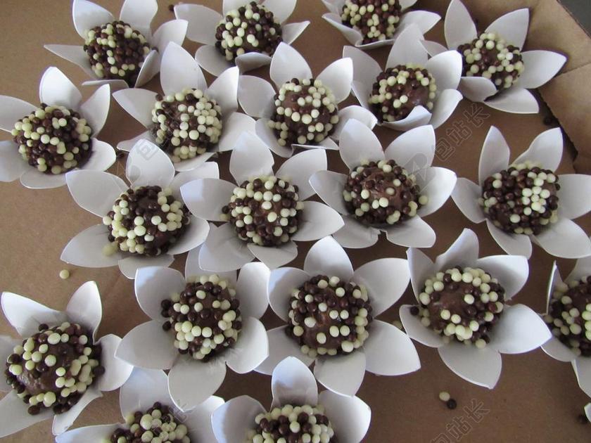 广告时尚巧克力开花背景图片