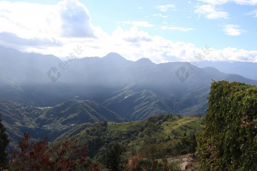 自然秀美蓝天下连绵群山山野自然旅游背景图片