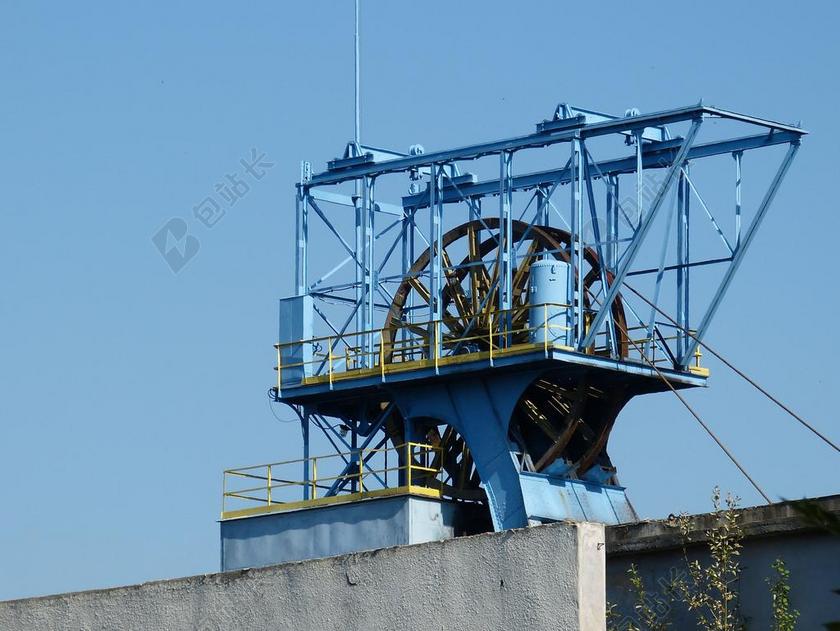 蓝色的绞车背景图片