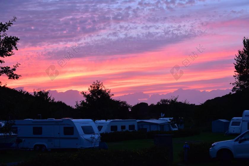 余辉 日落 黄昏 傍晚的天空 天空 晚上 露营 红色 心情