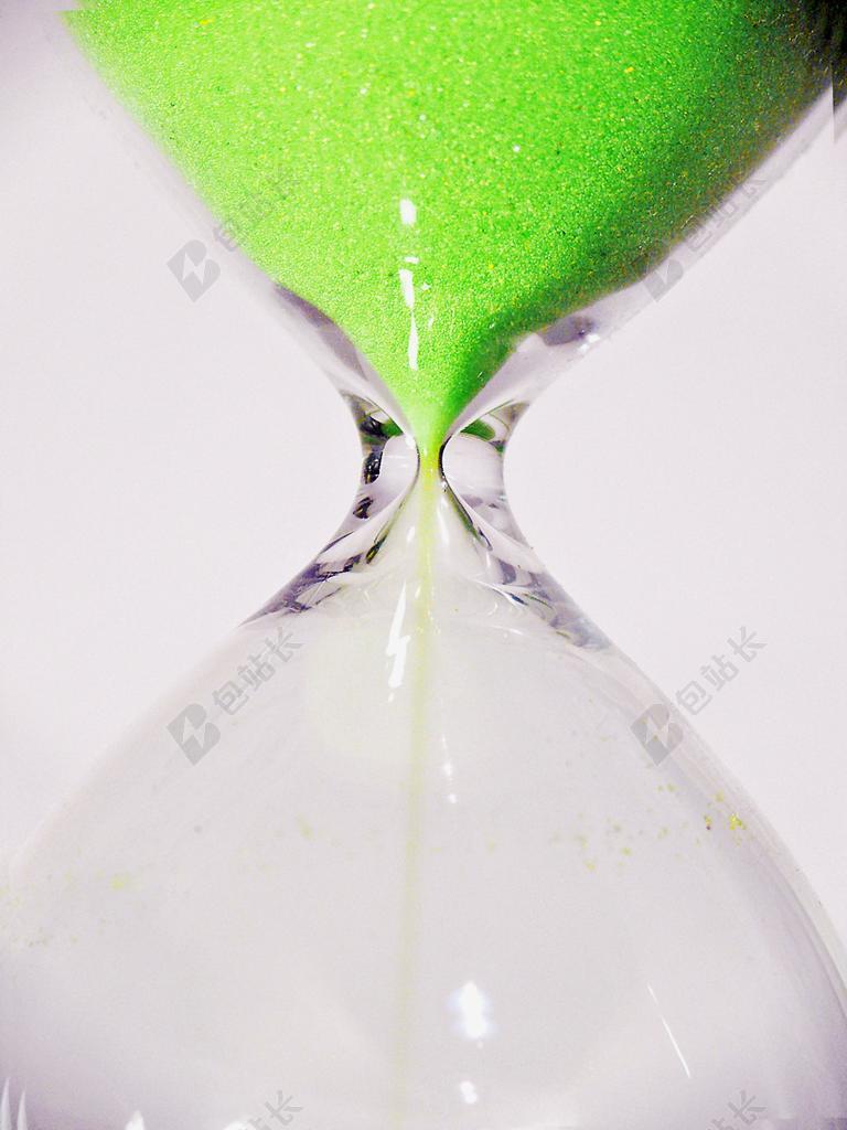 绿色的沙漏背景图片