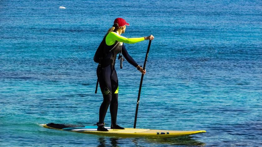 PADDLEBOARDING 运动 桨 板 立场 海 生活方式