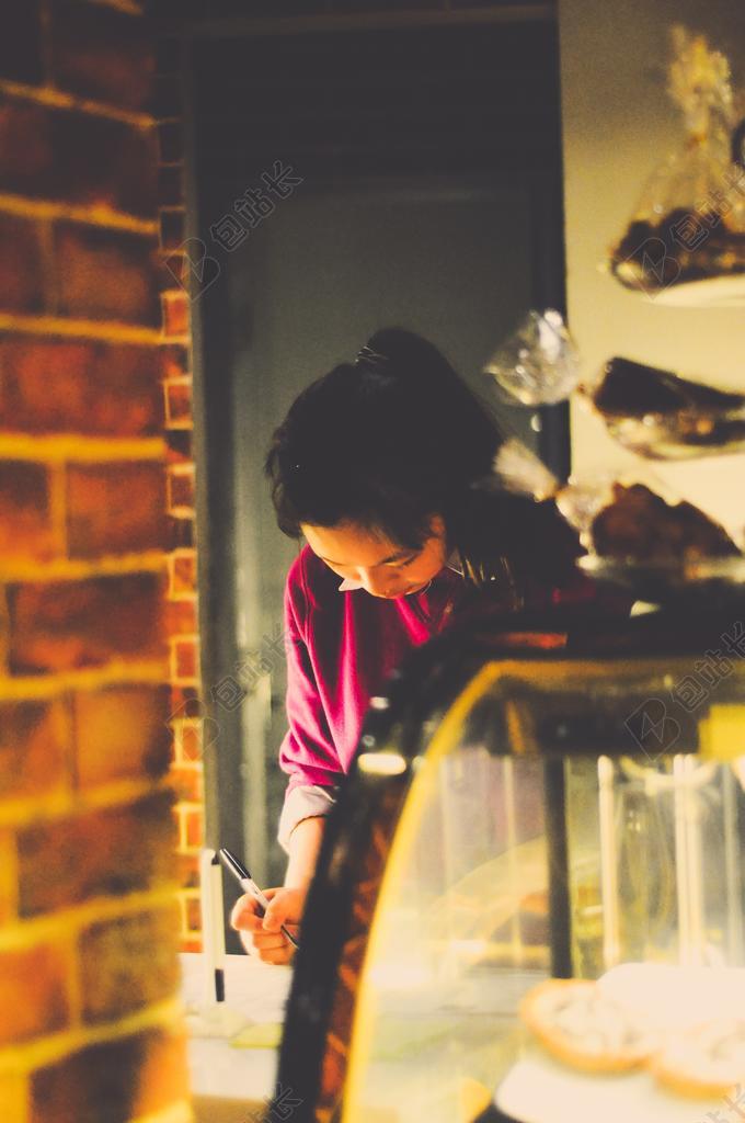 工作的女人服务员背景图片
