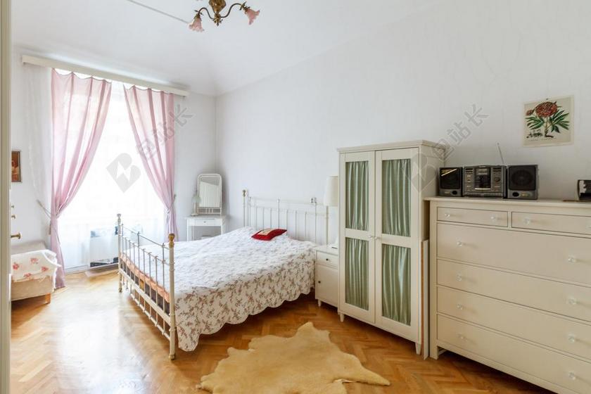 温馨明亮的卧室背景图片