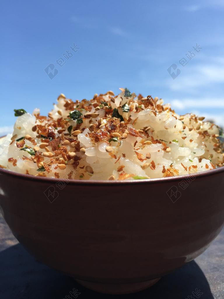 碗里的白色米饭背景图片