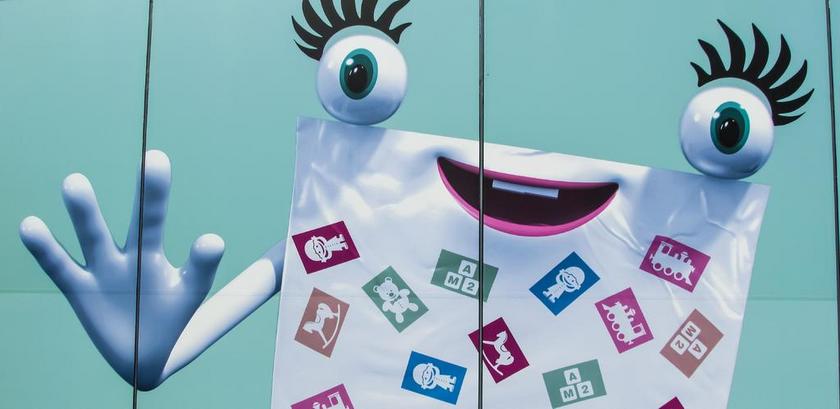 彩色摄影创意搞怪贴纸小人艺术创作创意卡通背景图片