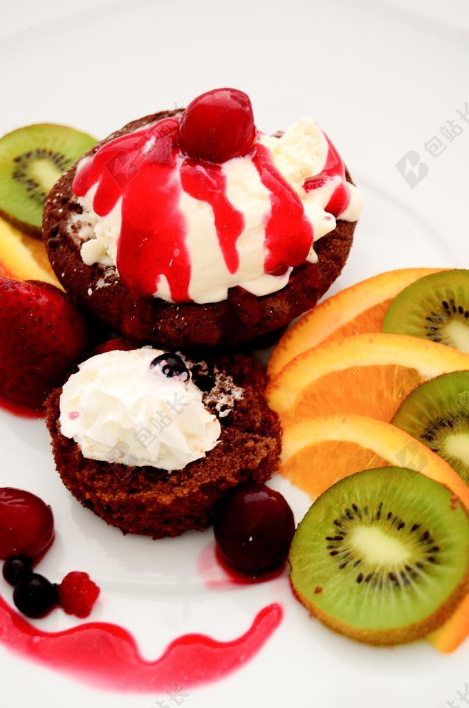 彩色食物新鲜蛋糕和水果烘焙水果美食背景图片