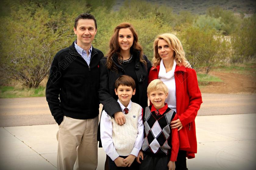 人物温馨一家人的合照家庭家人亲情全家福图片