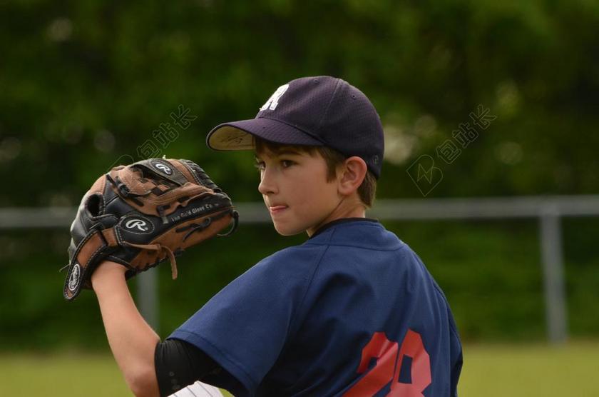 棒球和男孩背景图片
