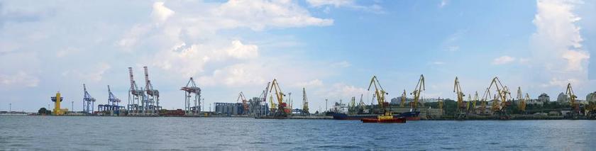 自然海港的起重机背景图片