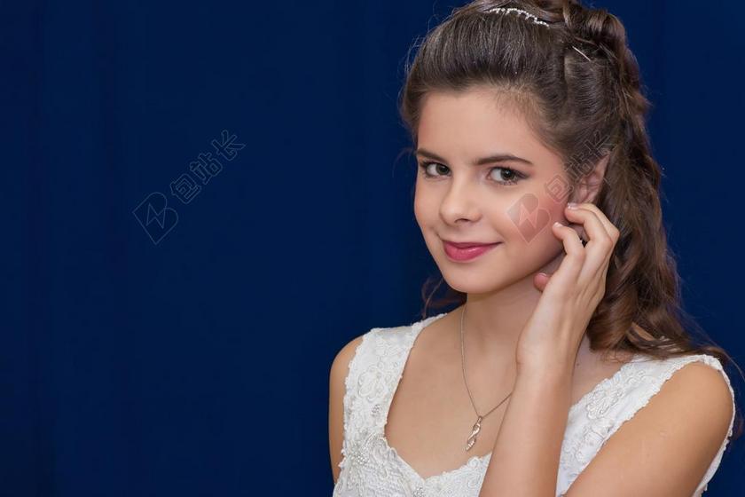 人物可爱长发的女孩人物摄影背景图片