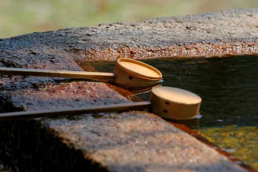 黄色建筑清新日本神道教装饰物背景图片