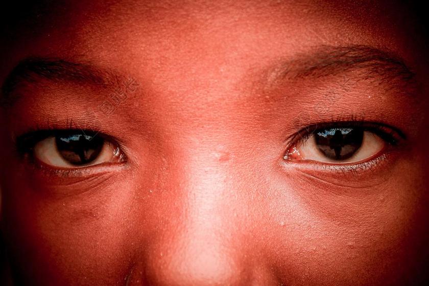 非洲儿童 孩子脸上 脸 非洲 儿童 肖像 黑色和白色 图片