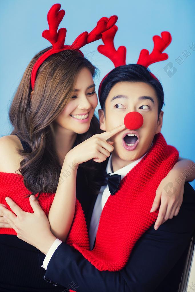 婚纱 美女 年轻 一对 圣诞 圣诞节 开玩笑 鹿 服装