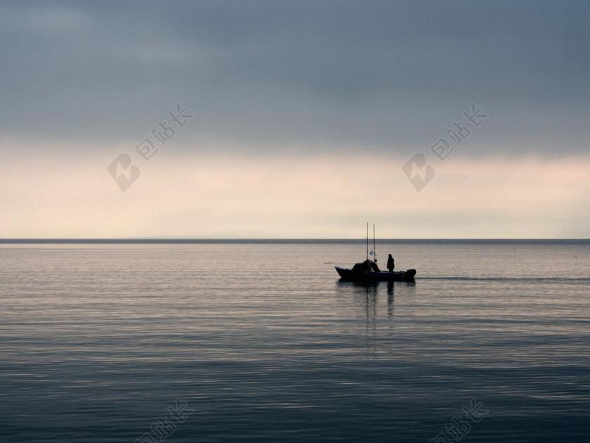 钓鱼 渔 船 上午 湖 水 天空 日出