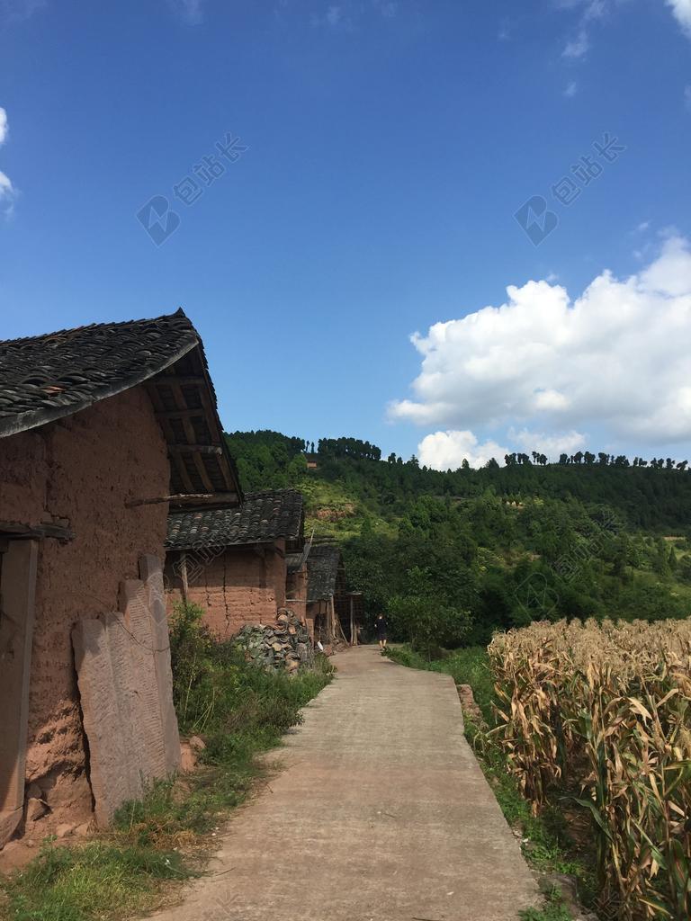 乡村 农舍 秋季 白云 蓝天 乡间小路 午后