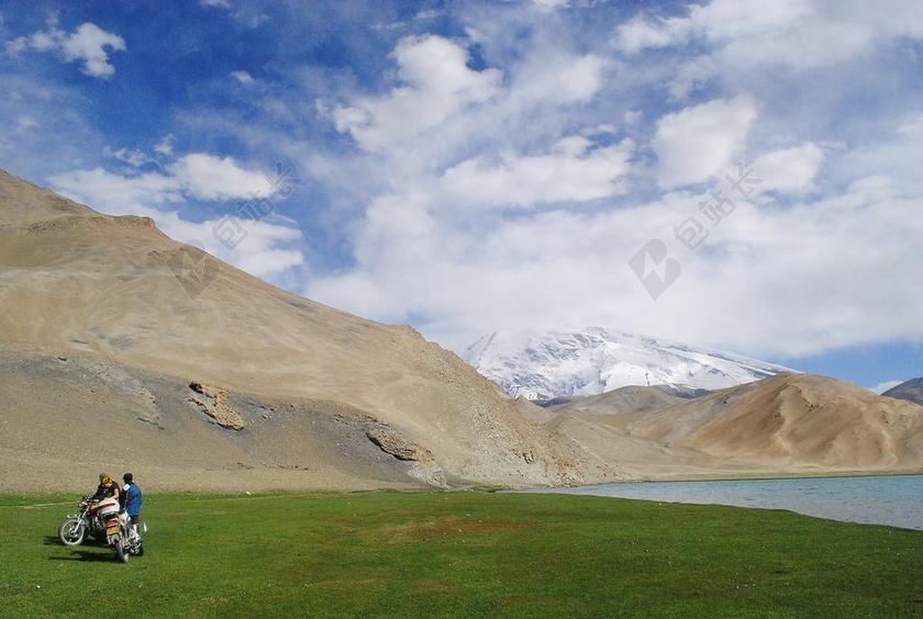 湖 户外 新疆 自然 摩托车 人 令人惊叹的景观 风景 水
