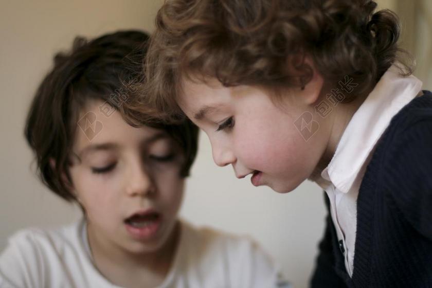 教育简约学生交谈交流背景图片