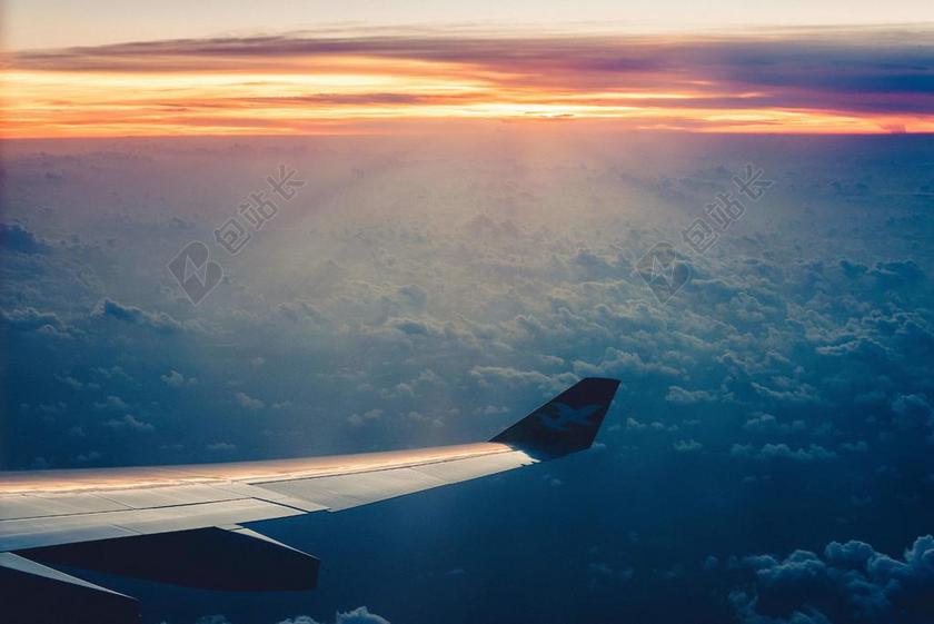 破晓 日出 机翼 航拍