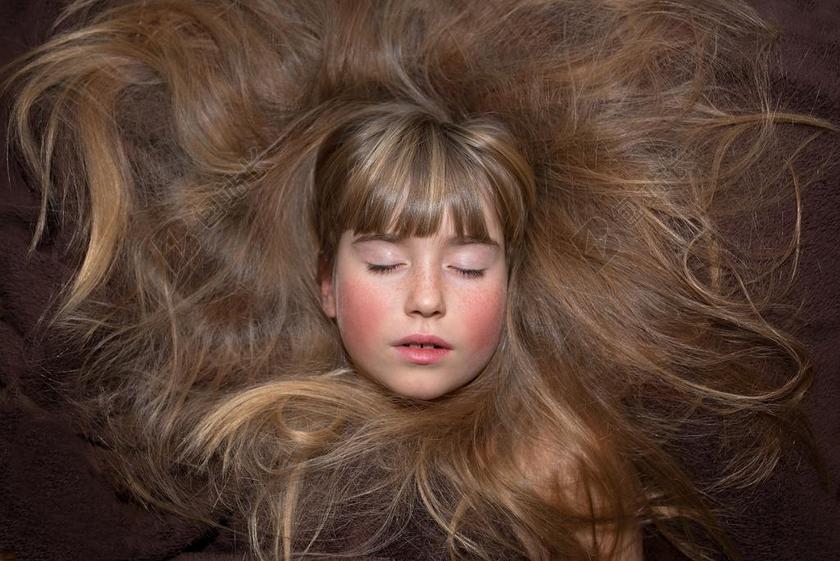 人 人的 女性 女孩 面对 头发 闭眼 肖像 关闭