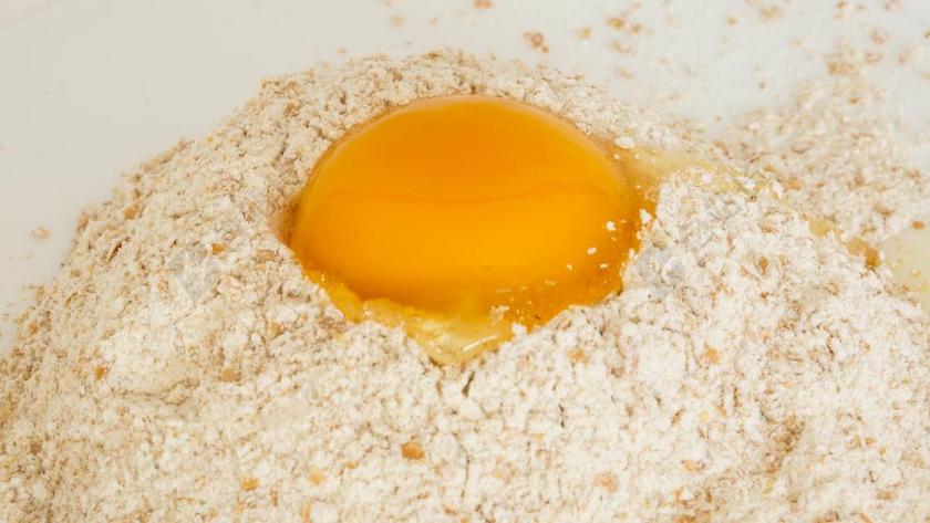 鸡蛋 面粉 整个小麦 烘烤 食品 烹饪 面食 蛋糕 白