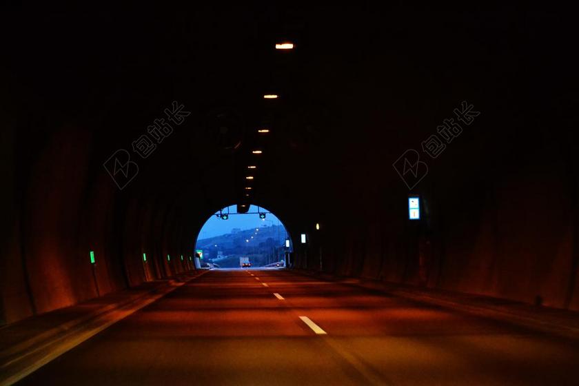 隧道 光 光在隧道的尽头 黑暗 结束 希望 走廊 方式 神秘