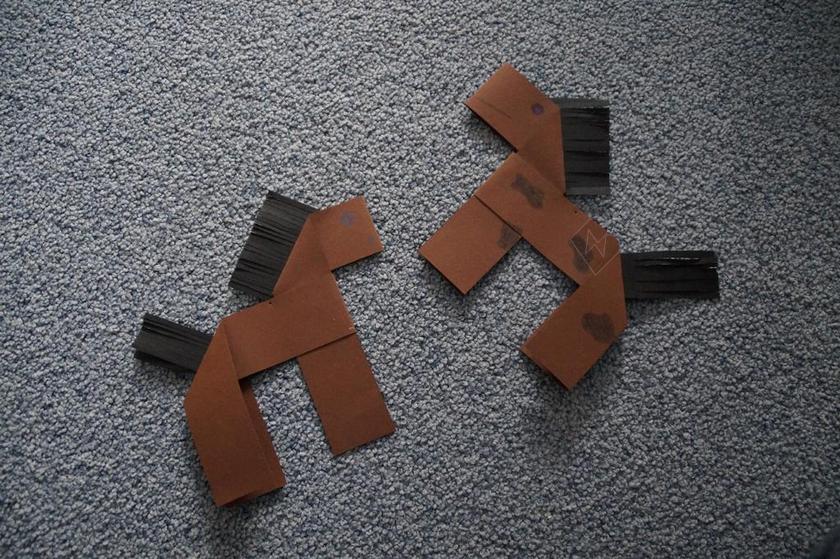 棕灰手工可爱纸张折叠的马动物折纸手工背景图片