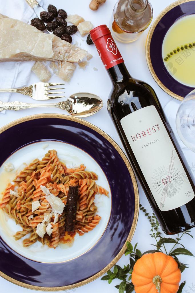 意大利面 葡萄酒 奶酪 红葡萄酒 餐 午餐 晚餐 板 叉