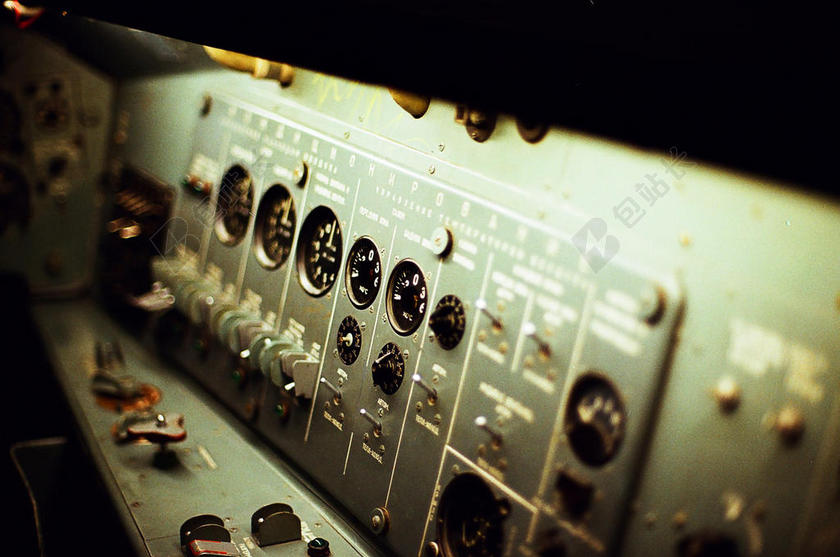 电子科技仪表盘上的复杂按键电子操作控件背景图片