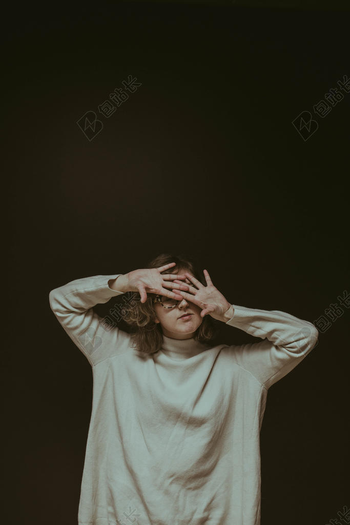 手 手势 握手 击掌 胜利 女性 女士 美丽 女人 一个女人