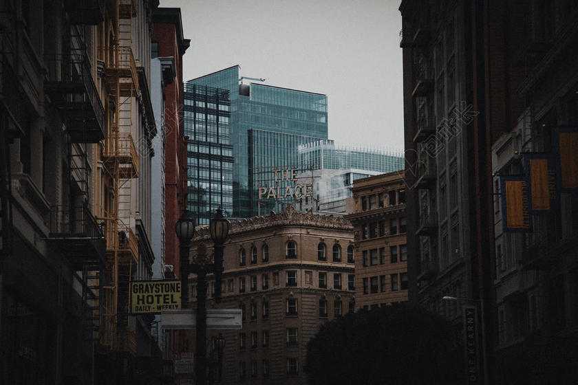 黑色旅游唯美高楼大厦城市背景图片