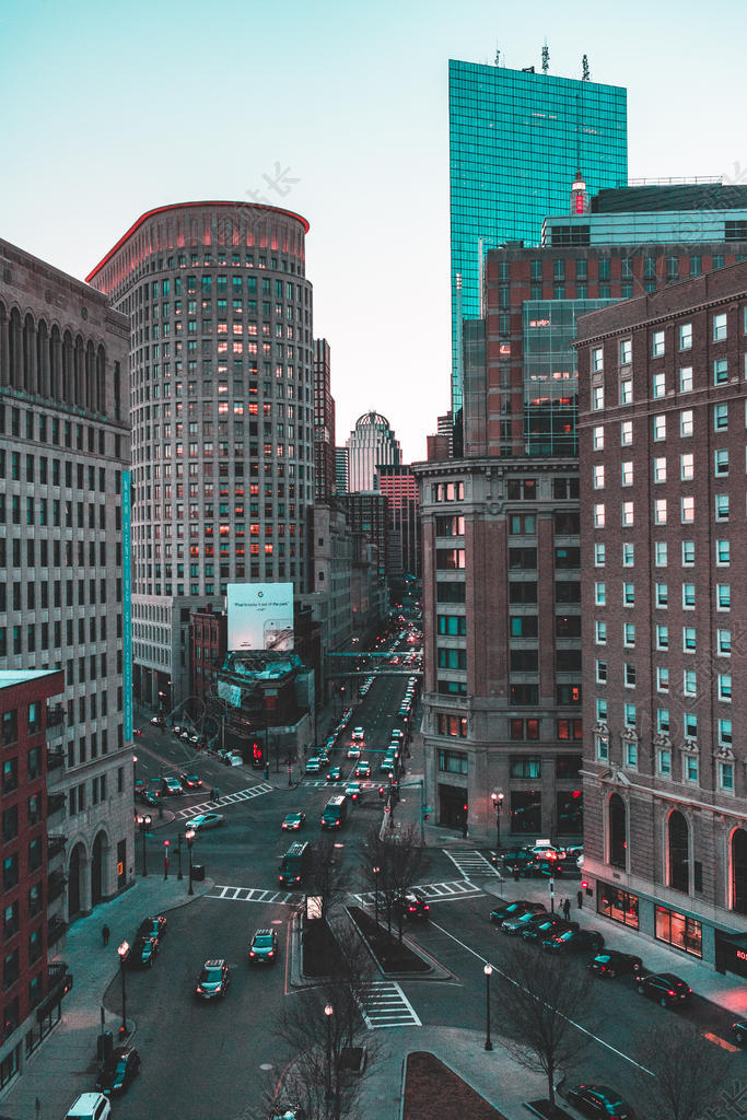 蓝色建筑唯美城市街边霓虹灯景观背景图片