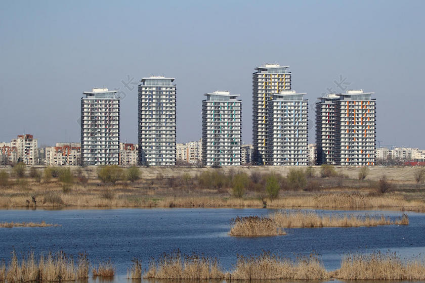 建筑现代河边的住宅区高楼建筑住宅背景图片