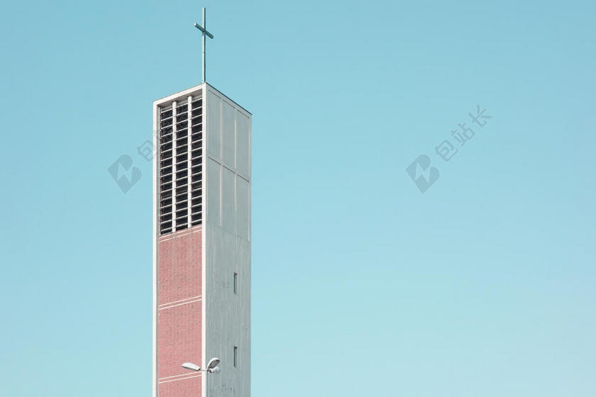 蓝白建筑创意蓝天下的十字架大厦建筑设计美学背景图片