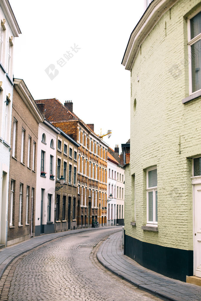 简约街头两旁的建筑背景图片