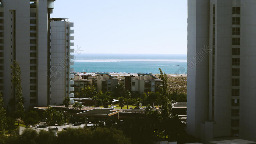 蓝色旅游时尚自然海边高楼背景图片