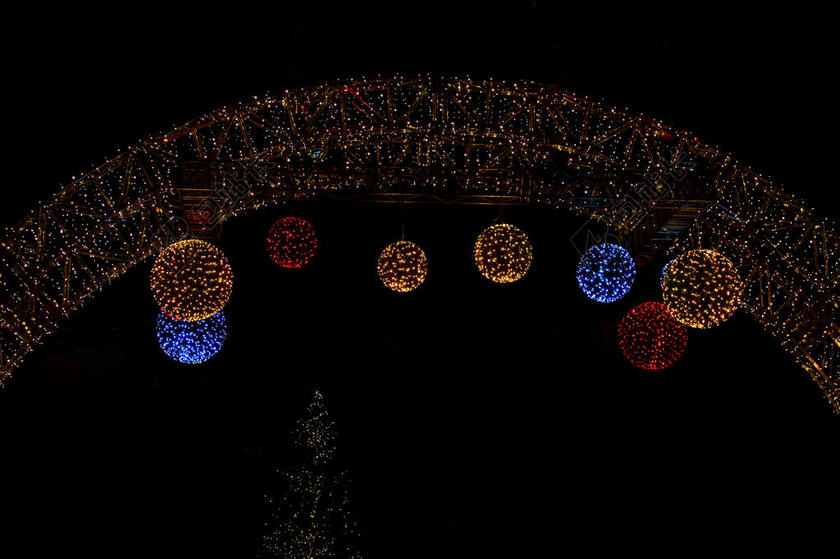 夜晚美丽的彩色灯光背景图片