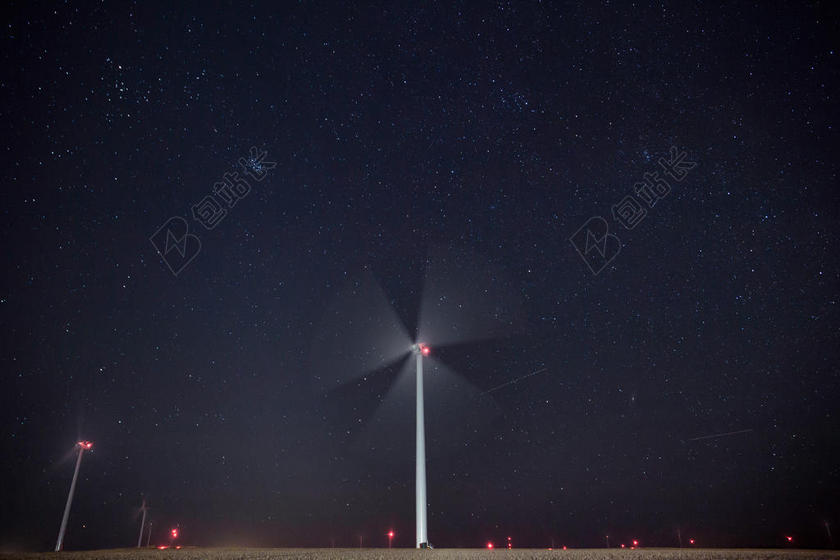 黑色旅游唯美路灯星星城市背景影片