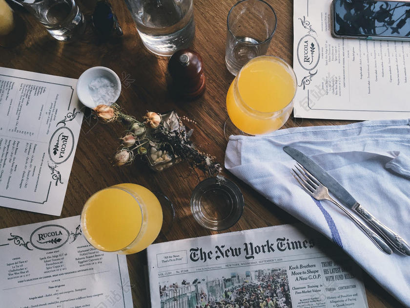 黄色广告时尚简约餐桌背景图片