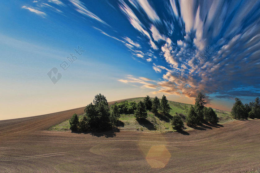 旅游唯美夕阳下的绿洲之眼背景图片