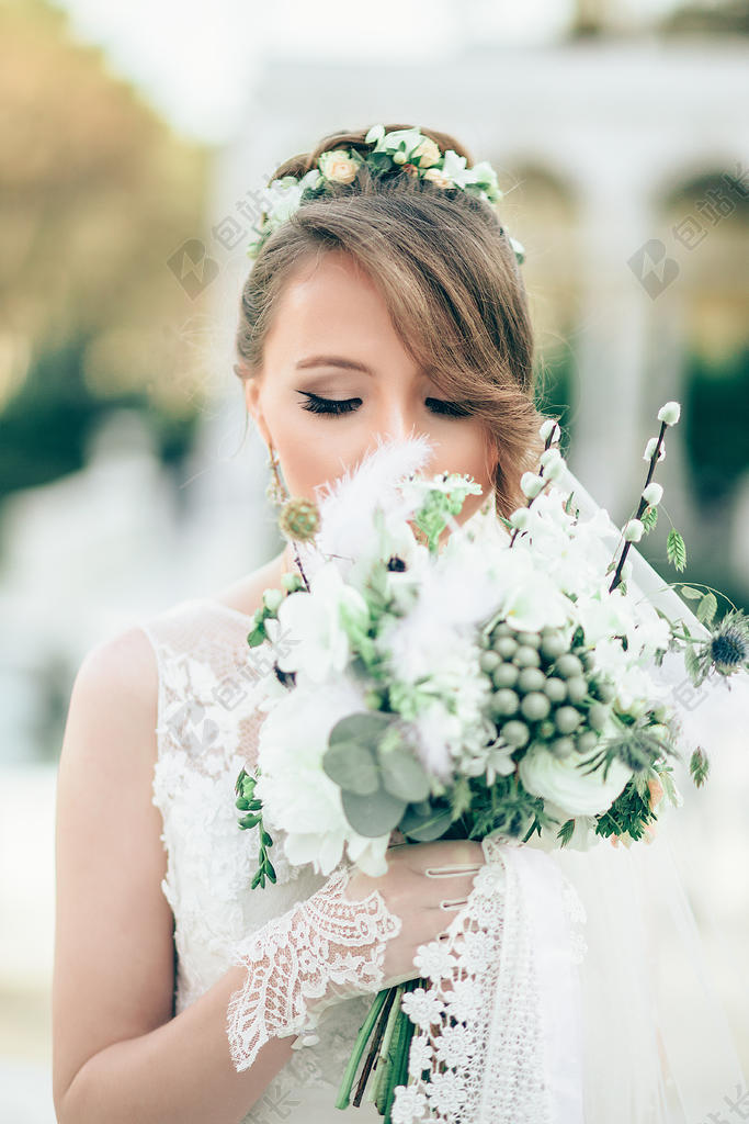 白色人物美丽婚纱新娘捧花婚礼新娘摄影背景图片