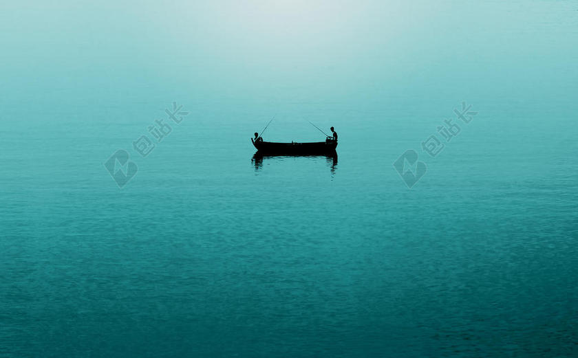海面上的小船背景图片