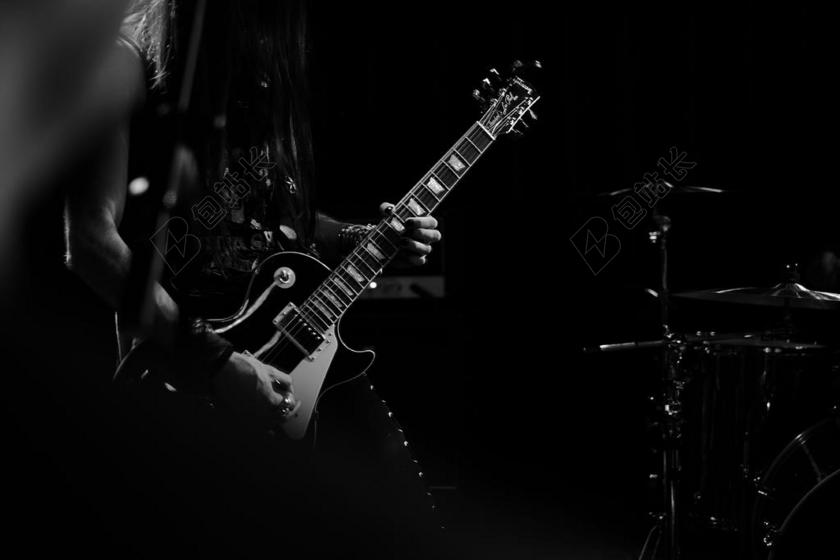 舞台上的吉他歌手背景图片