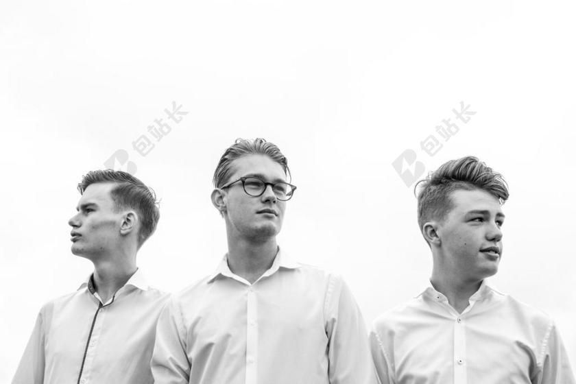 成人 黑白 模糊 男孩 兄弟 特写 眼镜 面部 表达 集中 组 看 男人 单色 装 人 穿